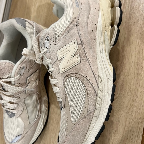 New Balance Cream and Gray Women's Sneakers - Picture 4 of 5